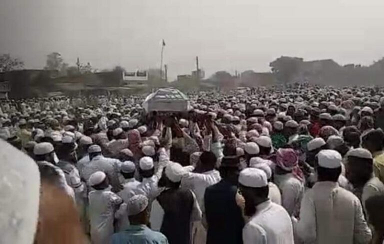 This crowd of Ghazi Fakir, crowd of thousands, Udi dhajia of Corona guide line