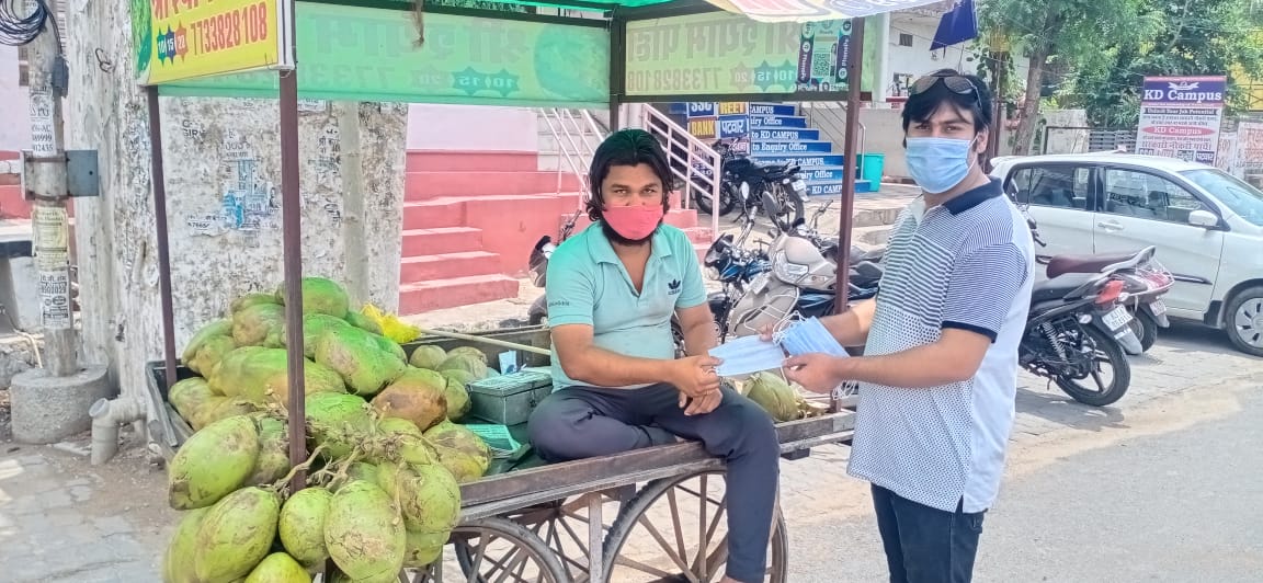 BJYM social media state co-in-charge Vashisht distributed masks