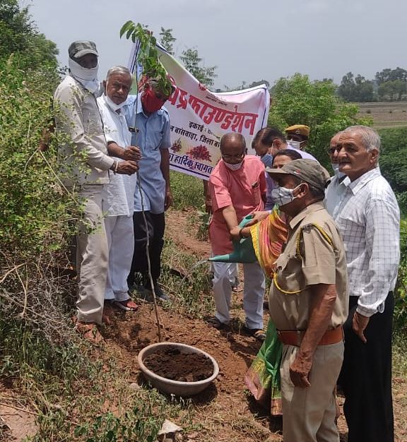 विप्र फाउंडेशन बांसवाड़ा द्वारा तलवाड़ा गोवर्धन गौशाला में वृक्षारोपण 1 विप्र फाउंडेशन बांसवाड़ा द्वारा तलवाड़ा गोवर्धन गौशाला में वृक्षारोपण | Plantation at Talwara Govardhan Gaushala by Vipra Foundation Banswara