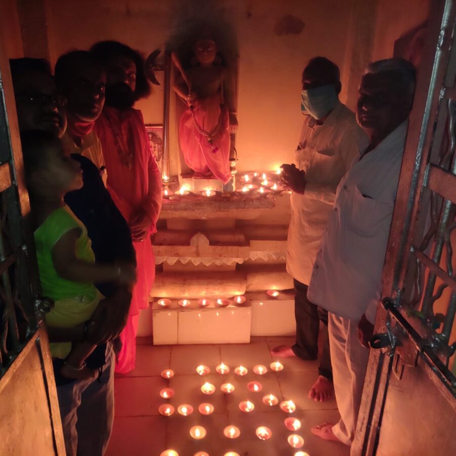 ओझा के 54वे जन्म दिवस पर 54 दीप प्रज्वलित किये