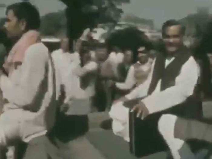 जब पेट्रोल-डीजल की बढ़ी कीमत तो बैलगाड़ी से संसद पहुंचे थे वाजपेयी