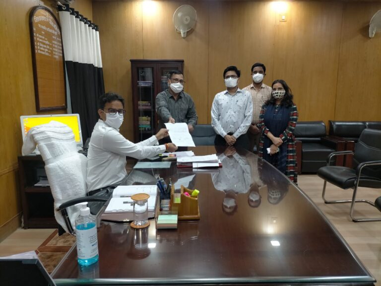 बहरोड़ उपखंड अधिकारी के साथ हुए कथित दुर्व्यवहार मामले में आरएएस अधिकारियों ने जिला कलक्टर को दिया ज्ञापन 