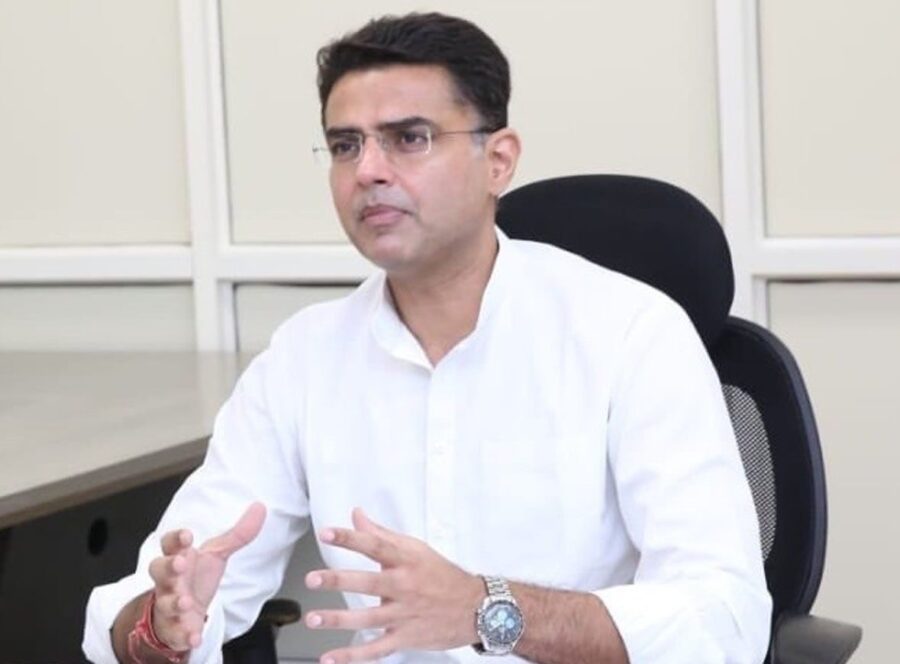 पायलट जयपुर लौटे, समर्थकों से लम्बी मंत्रणा