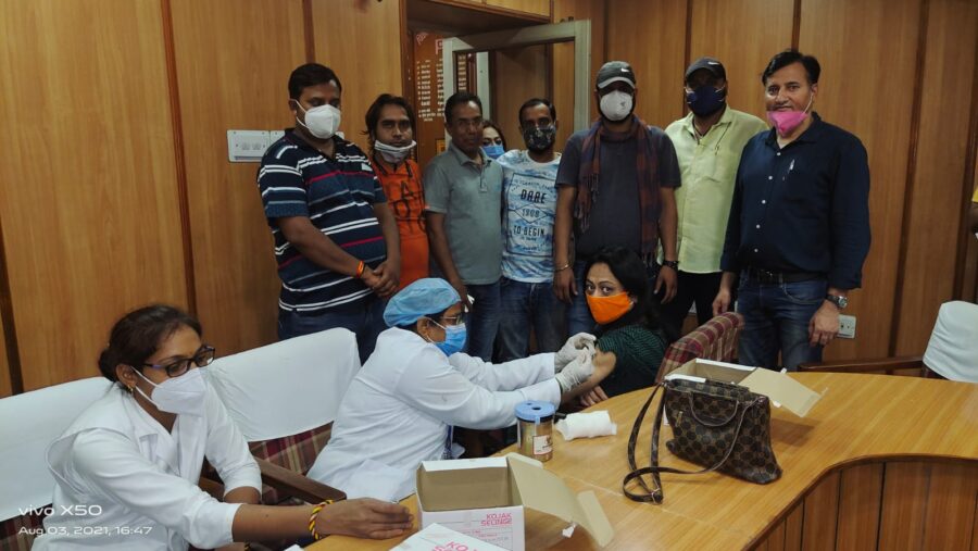 वैक्सीनेशन शिविर में पत्रकारों ने दिखाया उत्साह, दूसरे दिन 845 लगी डोज