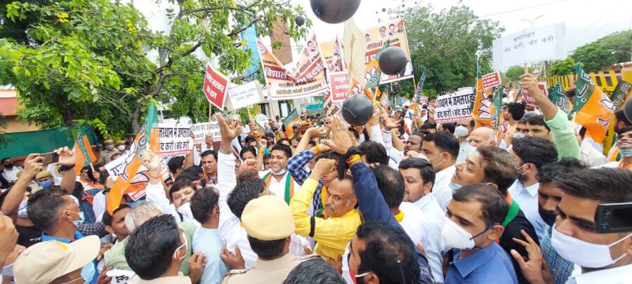 भाजपा ओबीसी मोर्चा ने सरकार के खिलाफ किया विरोध प्रदर्शन