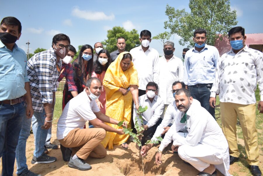 पर्यावरण संवारने की पहल, बगरु के सरकारी स्कूल से शुरू हुआ प्लांटेशन ड्राइव