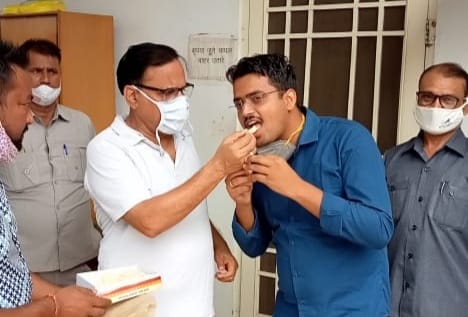 Manmohan Sharma, who got second rank in RAS, met Dr. Mahesh Joshi