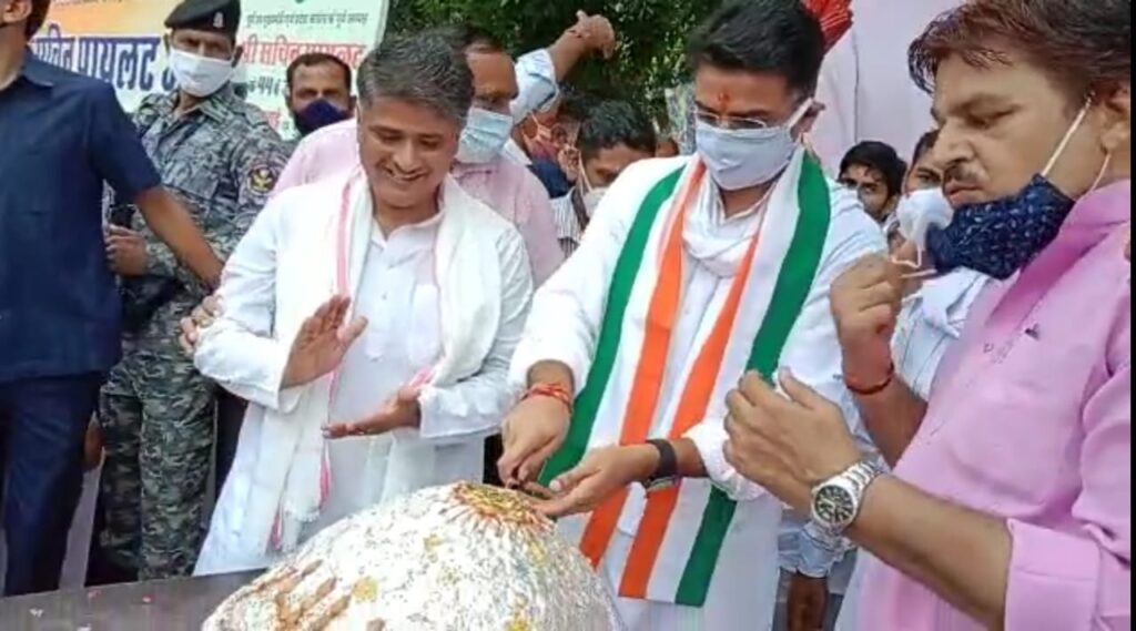 रैली जैसा रैला: पायलट के जन्मदिन पर बधाई देने हजारों की संख्या में जयपुर पहुंचे समर्थक 3 रैली जैसा रैला: पायलट के जन्मदिन पर बधाई देने हजारों की संख्या में जयपुर पहुंचे समर्थक