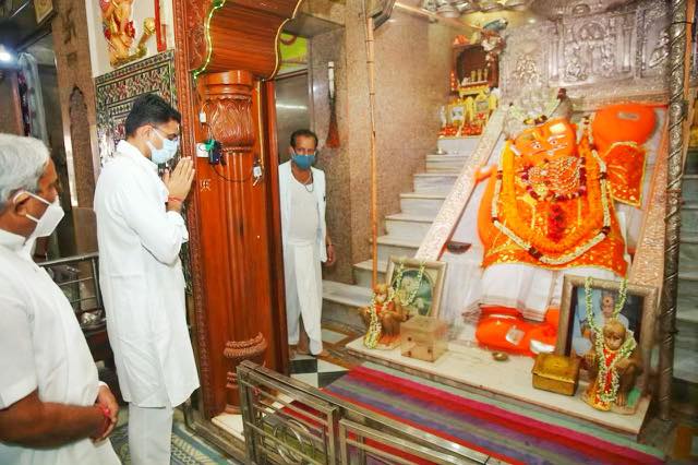 रैली जैसा रैला: पायलट के जन्मदिन पर बधाई देने हजारों की संख्या में जयपुर पहुंचे समर्थक 2 रैली जैसा रैला: पायलट के जन्मदिन पर बधाई देने हजारों की संख्या में जयपुर पहुंचे समर्थक