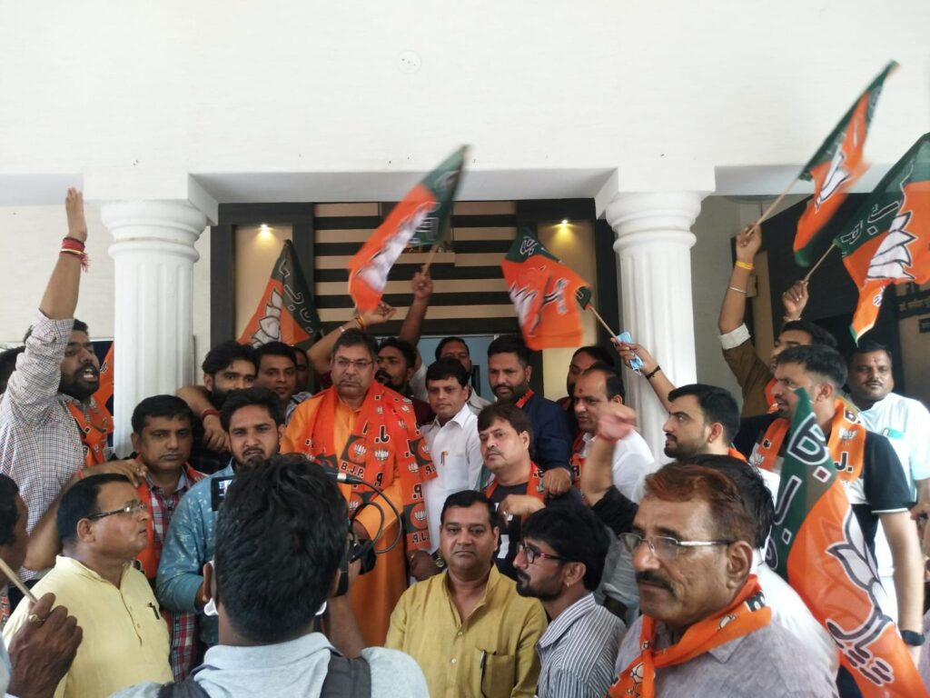 भाजपा ने ऐसा 'खेला' खेला: एक में था पूर्ण बहुमत फिर भी 6 में से 3 में बना डाले भाजपा के जिला प्रमुख