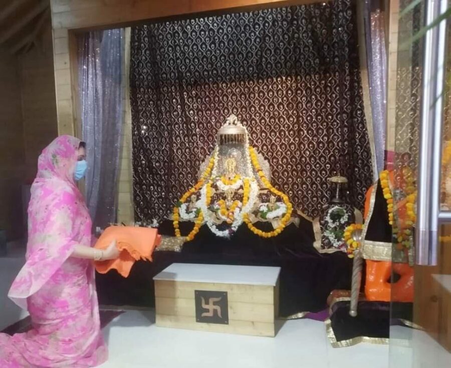 भगवान राम लल्ला के दर्शन और पूजा अर्चना कर भाव विह्लल हुई राम वंशज दिया कुमारी