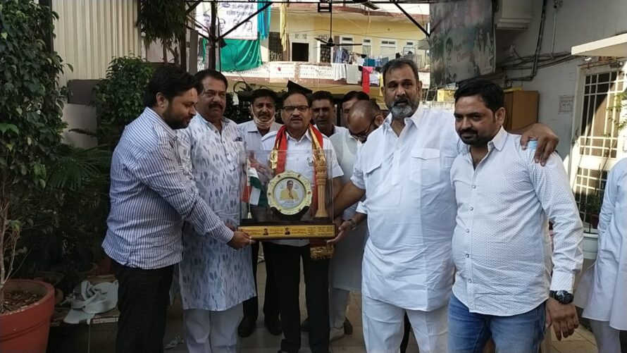 सरकारी मुख्य सचेतक डॉ. महेश जोशी ने सादगी से मनाया जन्मदिन, गोविंददेवजी के पूजा-अर्चना की