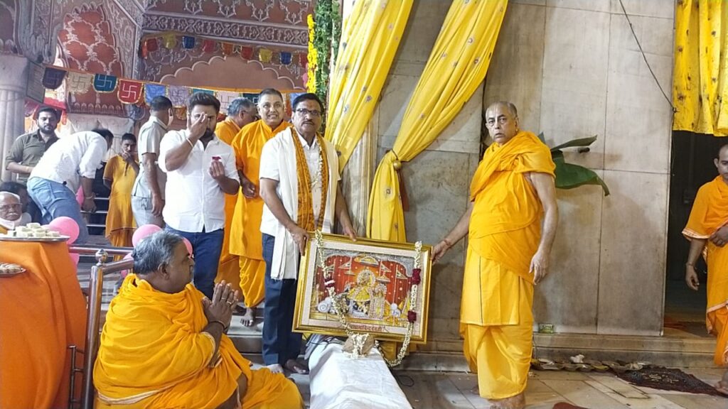 सरकारी मुख्य सचेतक डॉ. महेश जोशी ने सादगी से मनाया जन्मदिन, गोविंददेवजी के पूजा-अर्चना की