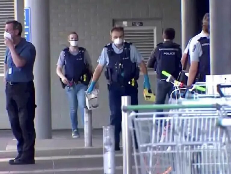 न्यूजीलैंड में ISIS के जिहादी ने चाकूबाजी करके 6 लोगों को घायल किया, पुलिस ने हमलावर को मार गिराया