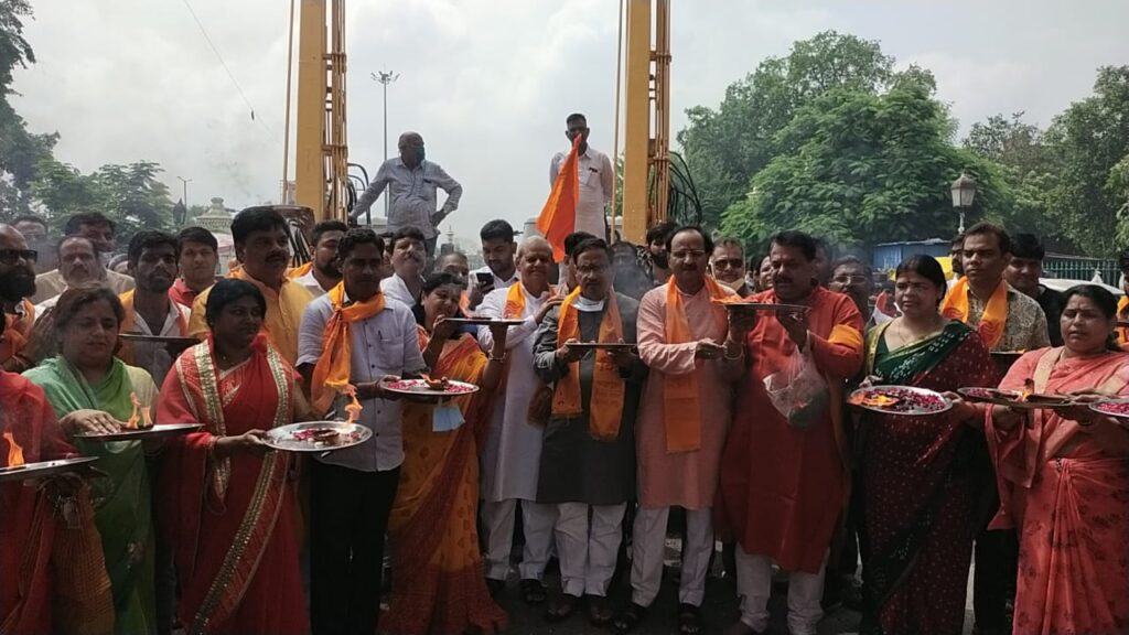 विप्र फाउंडेशन ने गणेश चतुर्थी पर न्यू गेट पर गणेशजी की महाआरती उतारी 2 विप्र फांउंडेशन