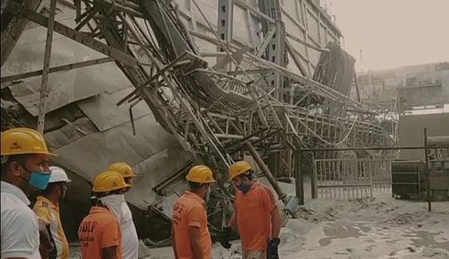 A major accident occurred due to the collapse of the structure of the ash handling plant in Chhabra Thermal Plant, 4 workers were buried and scorched | छबड़ा थर्मल प्लांट में ऐश हैंडलिंग प्लांट का स्ट्रक्चर गिरने से हुआ बड़ा हादसा, 4 मजदूर दब कर झुलसे