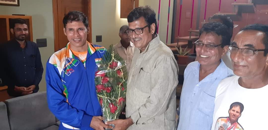 उपनेता प्रतिपक्ष राजेंद्र राठौड़ ने पैरालंपिक विजेता देवेंद्र झाझड़िया को दी बधाई