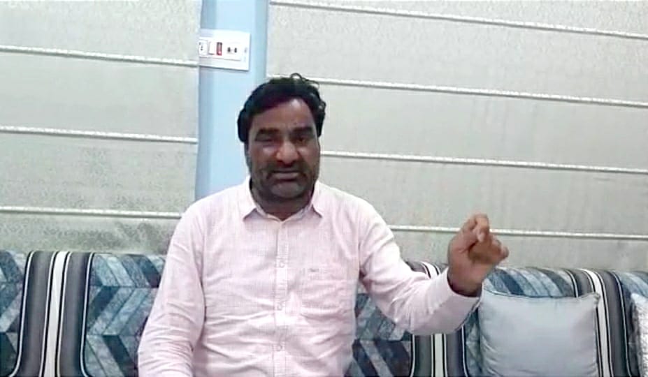Nagaur MP Beniwal spoke to the injured passengers and their families about the train accident in Bengal.