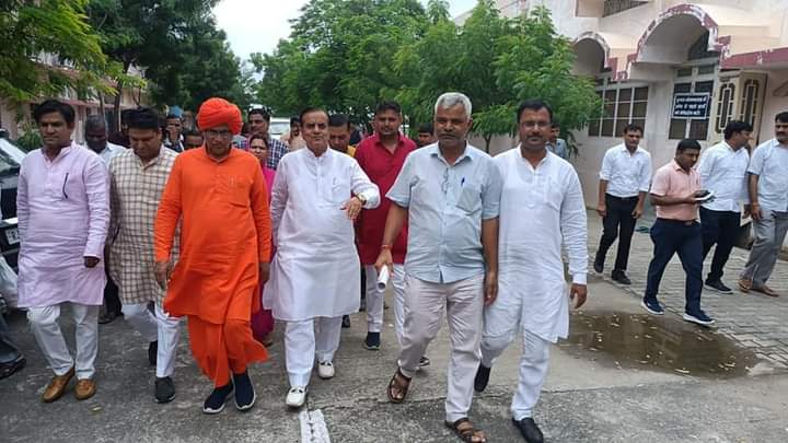 हिन्दुओं के पलायन प्रकरण की जांच को मालपुरा पहुंची तीन सदस्य भाजपा कमेटी | Three member BJP committee reached Malpura to investigate the migration of Hindus
