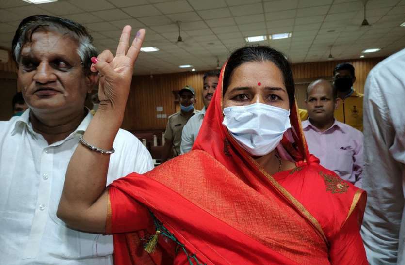 rama davi 7051325 835x547 m