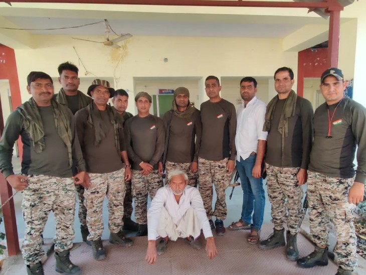 धौलपुर डीएसटी की टीम ने हथियारों के साथ दो को पकड़ा, 315 बोर का देशी कट्‌टा और जिंदा कारतूस बरामद