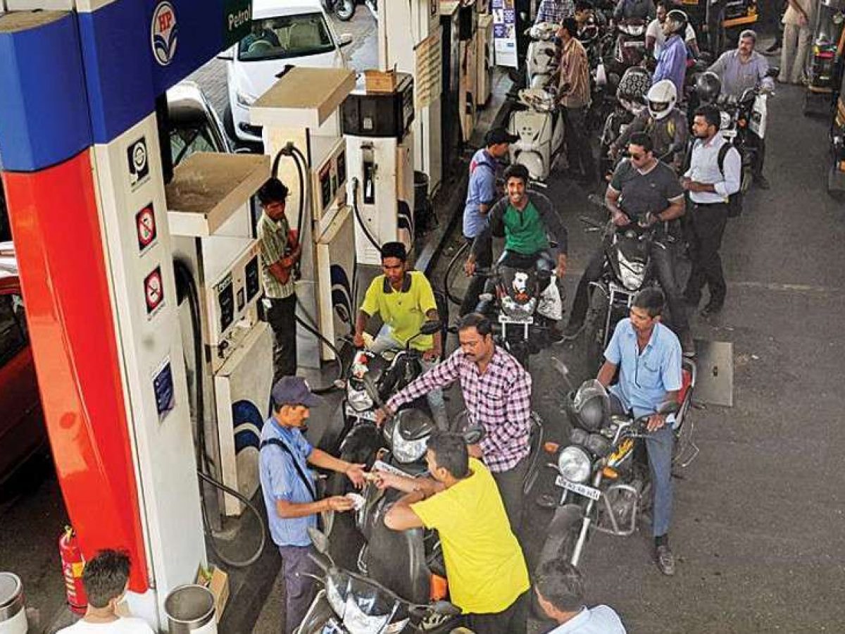 राजस्थान में 21वीं बार बढ़े तेल के दाम: :पेट्रोल 115.57, डीजल 106.85 रुपए प्रति लीटर पहुंची कीमत