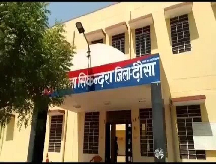 रात के अंधेरे में ऊंट लड्डे से टकराई बाइक, बाइक सवार ने अस्पताल पहुंचते ही दम तोड़ा