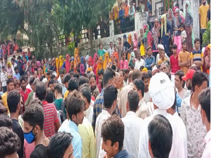 ओवरलोड डंपर की टक्कर से महिला की मौत, स्कूटी पर जा रहे पति-पत्नी को डंपर ने टक्कर मारी