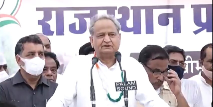 Countrymen will have to hand over the country to Congress one day- Gehlot | देशवासियों को एक दिन कांग्रेस के हवाले करना होगा देश- गहलोत