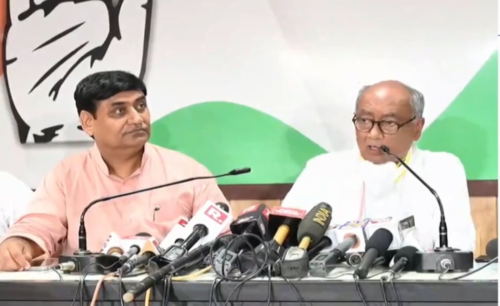Big allegation of Digvijay Singh, said - Modi-Shah acquitted all those accused from NIA who were involved in terrorist activities | दिग्विजय सिंह का बड़ा आरोप ,बोले- NIA से मोदी-शाह ने उन सभी आरोपियों को बरी करवा दिया जो आतंकी गतिविधियों में लिप्त थे
