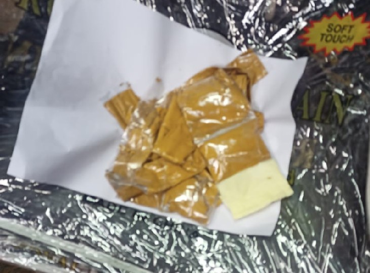 जयपुर एयरपोर्ट पर ड्राइवर के पास मिला 56 लाख का सोना 56 lakh gold found with the driver at Jaipur airport