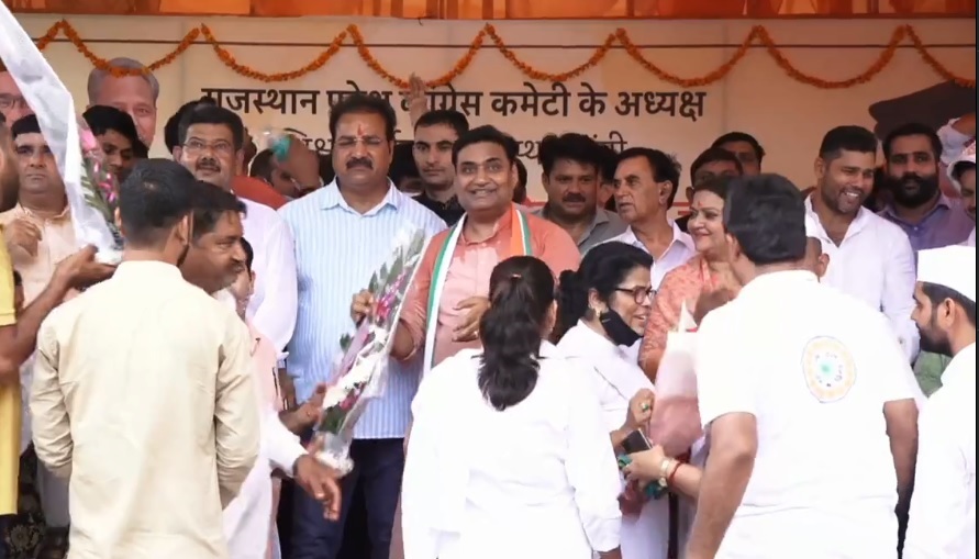 Like the pilot, now Dotasara also performed power on his birthday | पायलट की तरह अब डोटासरा ने भी जन्मदिन पर किया शक्ति प्रदर्शन