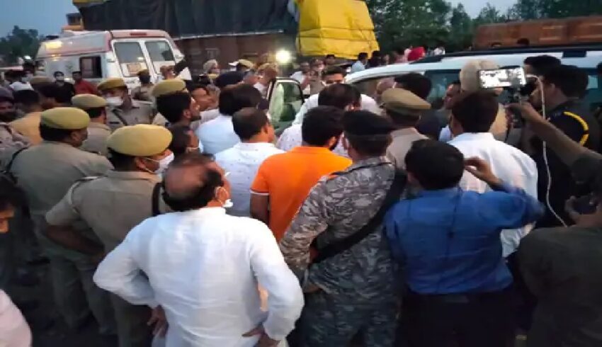 Pilot going to Lakhimpur taken into custody, kept in Moradabad guest house | लखीमपुर जा रहे पायलट को लिया हिरासत में, मुरादाबाद गेस्ट हाउस में रखा गया