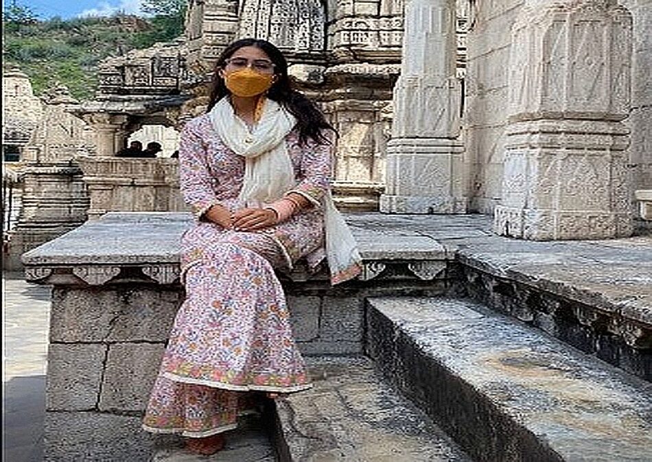 मेवाड़ के आराध्य के दरबार में अभिनेत्री सारा अली खान सारा अली खान