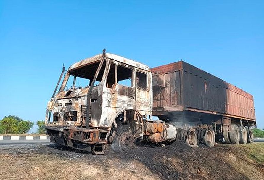 जयपुर कोटा फोरलेन पर ट्रेलर में आग लगने से चालक जिंदा जल गया