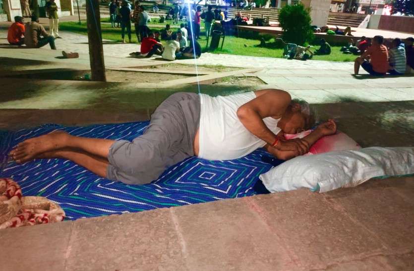 आंदोलनों वाले किरोड़ी बाबा: "जहां बाबा खड़े हो जाते हैं,वहां आंदोलनकारियों की भीड़ स्वतः स्फूर्त जुट जाती है" 3 1 2 7098570 835x547 m