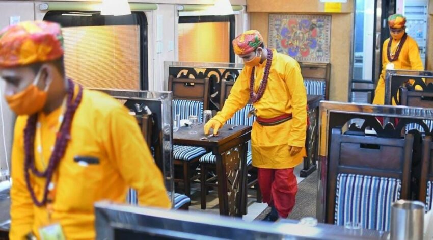 अयोध्या से रामेश्वरम जाने वाली ट्रेन रामायण एक्सप्रेस में वेटर्स की ड्रेस को लेकर विवाद