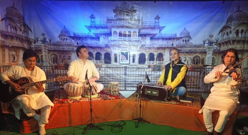 नेट-थियेट पर जमीं गीत और ग़ज़ल की महफिल 'मै रोया परदेस में भीगा मां का प्यार'
