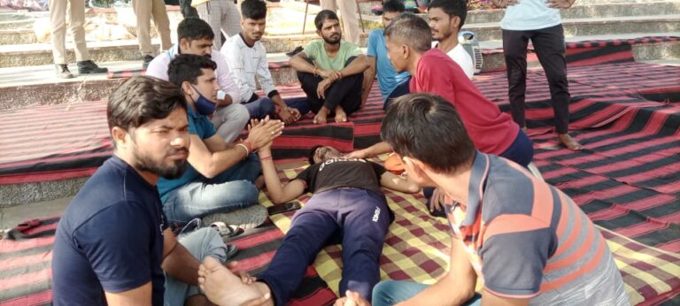 बीएसटीसी अभ्यर्थियों का संघर्ष जारी, 28 दिनो से शहीद स्मारक पर मांगो को लेकर धरना जारी