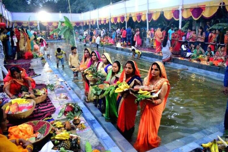वृंदा गार्डेन सोसाइटी में चार दिवसीय लोक आस्था का महापर्व छठ का आयोजन