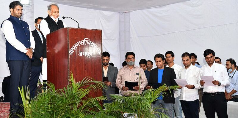 सुशासन को साकार करने में कार्मिकों की भूमिका महत्वपूर्ण: मुख्यमंत्री गहलोत