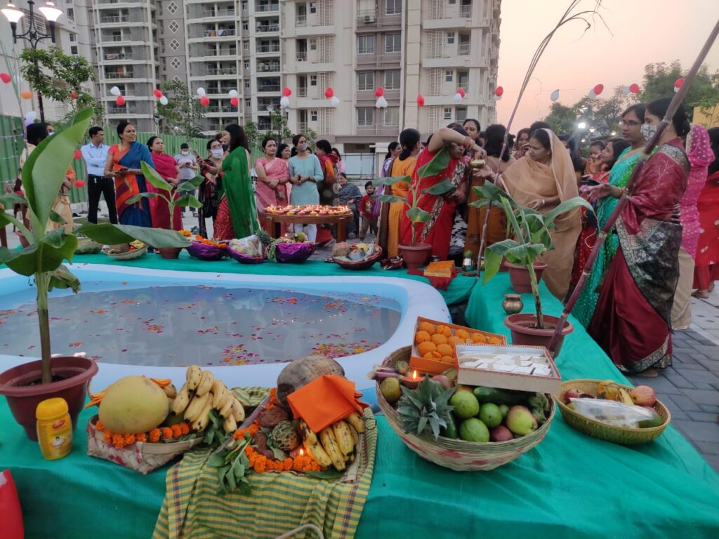 वृंदा गार्डन सोसाइटी में छठ महोत्सव का हुआ आयोजन 2 छठ महोत्सव
