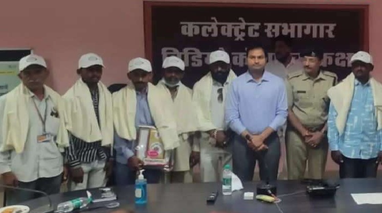 बाड़मेर बस-ट्रक दुखांतिका में मदद में जुटे लोगों को CM फण्ड से 21-21 हजार रुपए