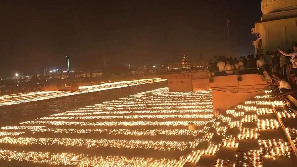 12 लाख दीये से जगमग हुई राम की नगरी अयोध्या, बना वर्ल्ड रिकॉर्ड 3 अयोध्या