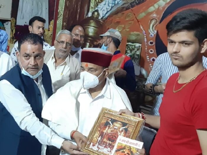 कर्नाटक के राज्यपाल थावरचंद गहलोत ने सालासर बालाजी के किए दर्शन