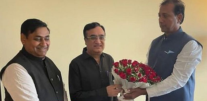 गुढ़ा की नाराजगी दूर, घर पर चार्ज लिया, सचिवालय कल आएंगे