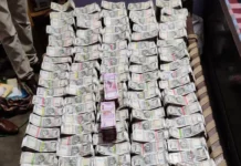 पुलिस ने 77 लाख नकली नोट की खेप पकड़ी, गड्डी पर असली नोट लगा ठगी करने वाला भी गिरफ्तार