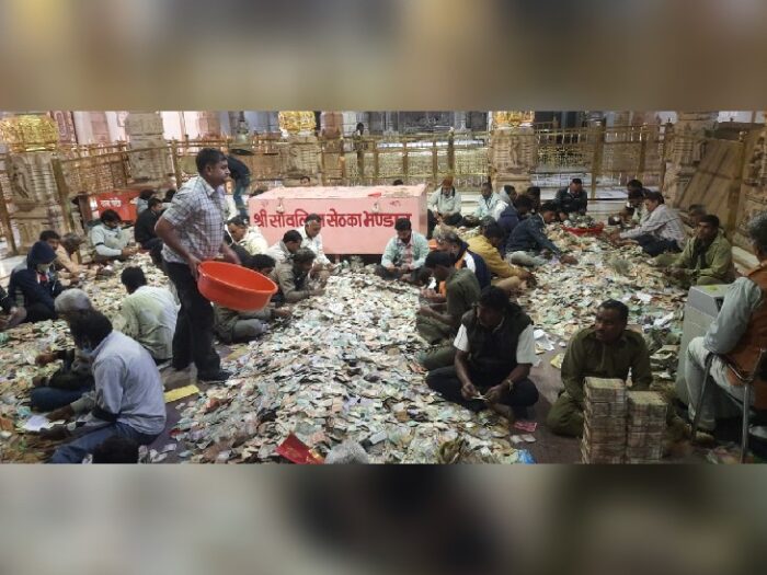 सांवलिया सेठ का चढ़ावा पहुंचा 10 करोड़ के पार, भंडारे की गिनती अभी भी जारी | Sanwaliya Seth's offerings crossed 10 crores, counting of Bhandara still going on