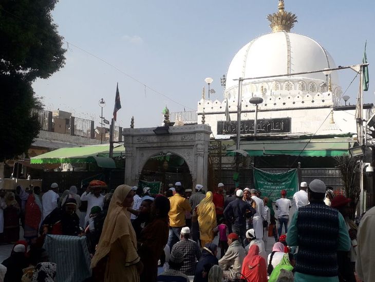 दरगाह में महिला अधिवक्ता से बदसलूकी, महिला ने अंजुमन सचिव के खिलाफ दर्ज कराई प्राथमिकी