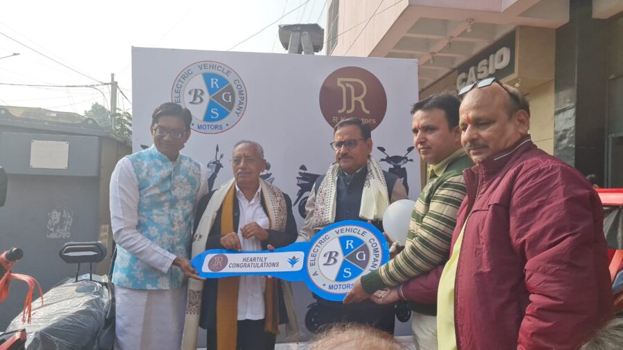 डॉ. महेश जोशी ने किया फ्यूल फ्री ऑटोमोबाइल्स शोरूम का शुभारंभ